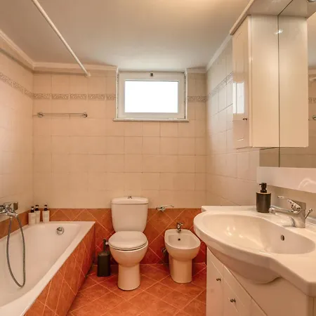 Lavande Apartment *